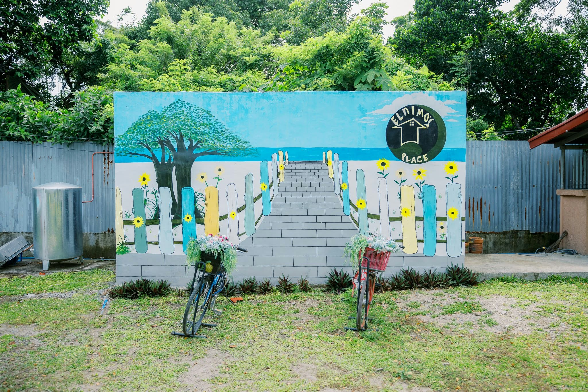 Elnimo's Place welcome mural